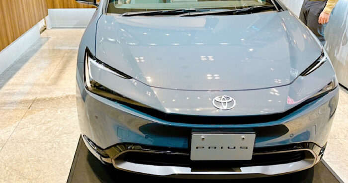 【実車確認】新型プリウスの内装と外装。気になったポイント9つ